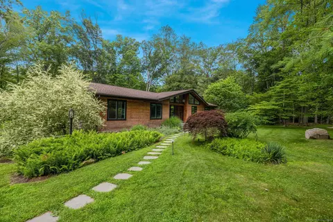47 Chestnut Hill Rd, Stamford, CT 06903