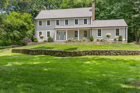 392 Hoyt Farm Rd, New Canaan, CT 06840