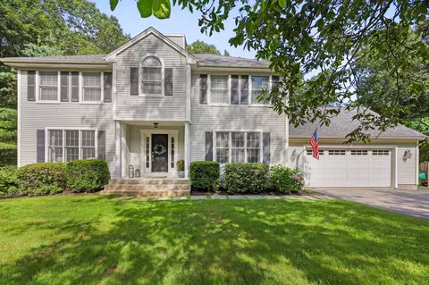 30 Poppy Ln, East Lyme, CT 06333