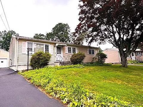 21 Eastwood Rd, Bridgeport, CT 06606