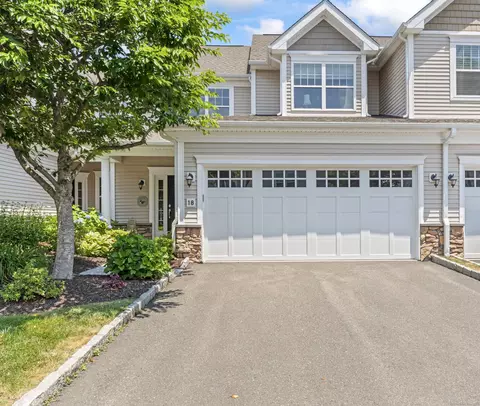 18 Briar Ridge Dr #18, Bethel, CT 06801