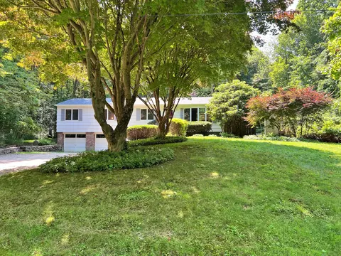 11 Mount Nebo Rd, Newtown, CT 06470