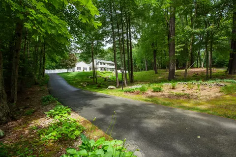 5 Morningside Dr, Granby, CT 06090