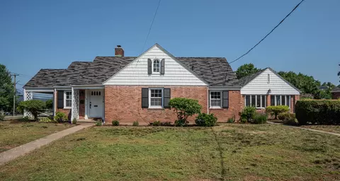 114 Bentwood Rd, West Hartford, CT 06107