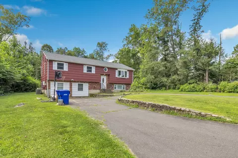 3 Old Hemlock Rd, Brookfield, CT 06804