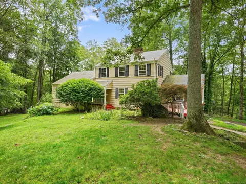 11 Dundee Rd, Stamford, CT 06903
