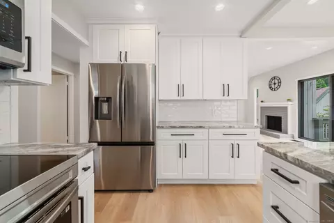 900 Heritage Vlg #B, Southbury, CT 06488