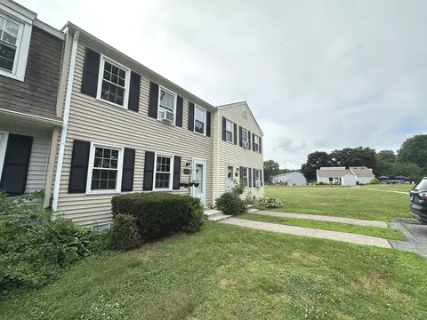 14 Lakeside Dr #Q, Ledyard, CT 06339