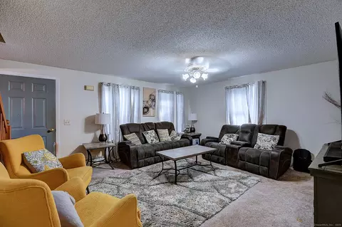 91 Middle Tpke E, Manchester, CT 06040