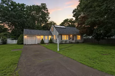 17 Wilstar Cir, Enfield, CT 06082