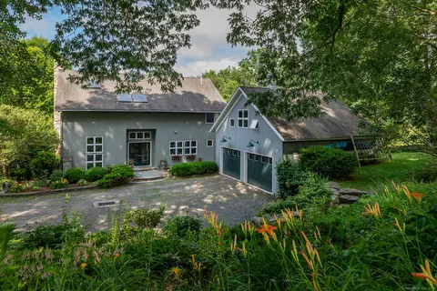 16 Arcadia Ln, New Milford, CT 06776