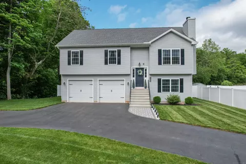 105 Hidden Pines Cir, Meriden, CT 06451