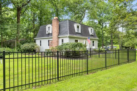 440 Candlewood Lake Rd N, New Milford, CT 06776