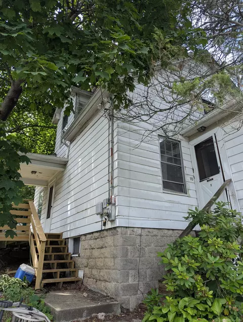 10 Staples St, Danbury, CT 06810