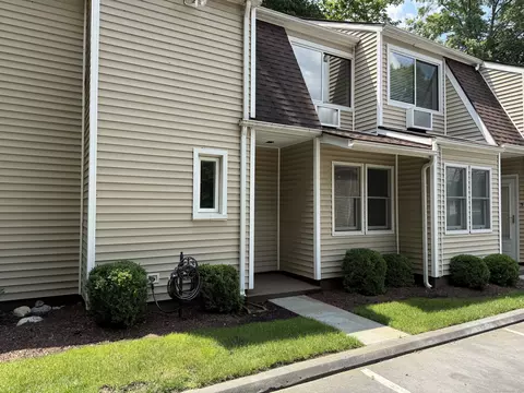 30 De Bera Ln #2, Stamford, CT 06902