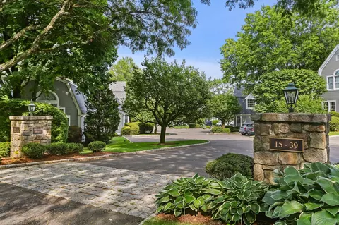 21 Lakeview Ave #21, New Canaan, CT 06840