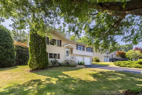 111 Nicole Dr, Milford, CT 06460