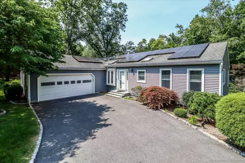 6 Big Buck Ln, Brookfield, CT 06804