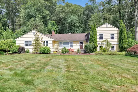 206 Beacon Hill Rd, Trumbull, CT 06611