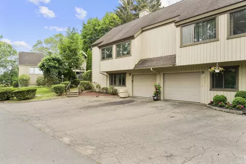 518 Iroquois Ln #A, Stratford, CT 06614