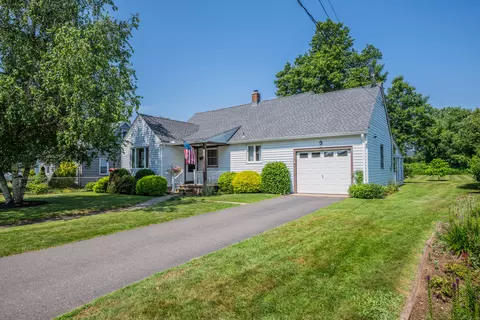 33 Hazel Ave, Naugatuck, CT 06770
