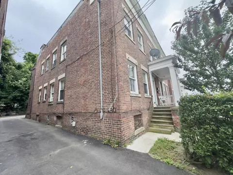 310 Bond St, Bridgeport, CT 06610
