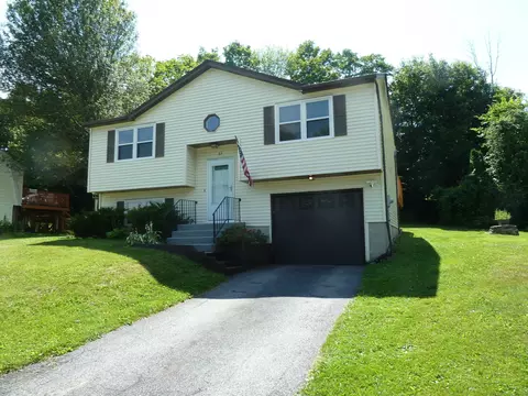 83 Nutmeg Dr, Torrington, CT 06790