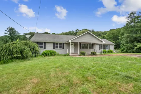 456 Country Club Rd, Middletown, CT 06457