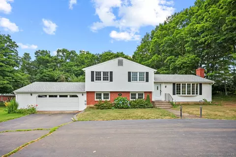 570 Village St, Northford, CT 06472