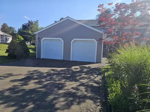 801 Long Hill Rd #C, Middletown, CT 06457