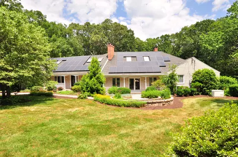 130 Red Oak Hill Rd, Farmington, CT 06032