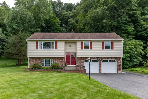 28 Musket Ridge Rd, New Fairfield, CT 06812