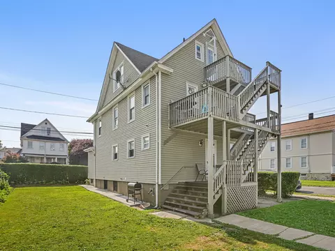 88 Amsterdam Ave, Bridgeport, CT 06606