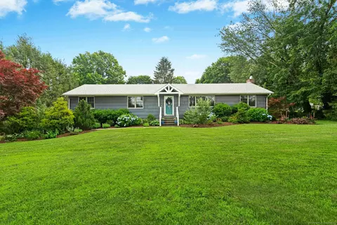3 Turkey Roost Rd, Sandy Hook, CT 06482