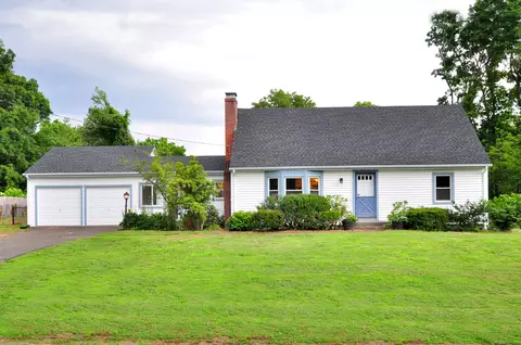 47 Westwood Dr, Simsbury, CT 06070