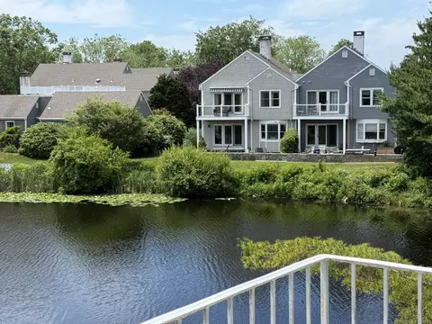 12 Quanaduck Cove Ct #12, Stonington, CT 06378