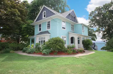 1 Best View Rd, Quaker Hill, CT 06375
