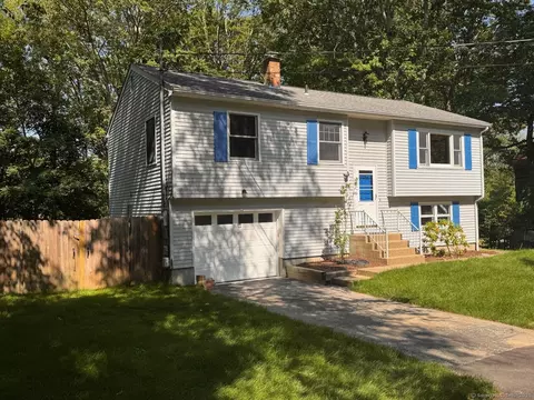 129 Valley Rd, Groton, CT 06340