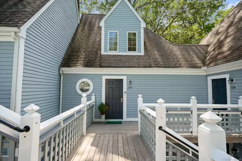 1123 Old Pond Ln #1123, Norwich, CT 06360