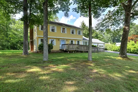 39 Holly Mar Hill Rd, Northford, CT 06472