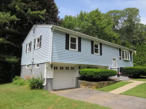 11 Ledgewood Dr, Gales Ferry, CT 06335