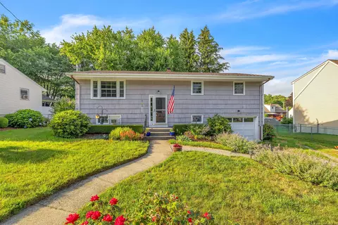 34 Fleming Ct, Groton, CT 06340