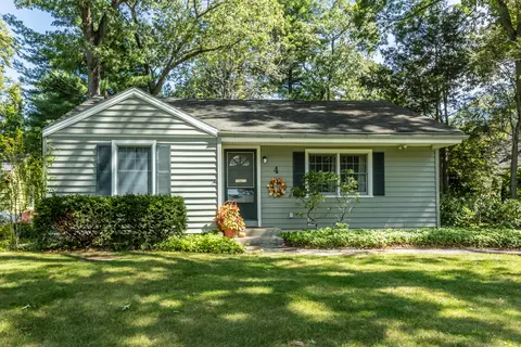 4 S George Washington Rd, Enfield, CT 06082