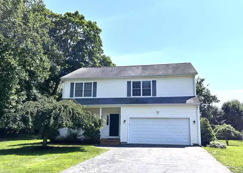 41 Calloway Dr, Milford, CT 06461