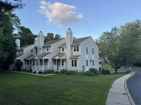 4 Starrwood Dr #4, Norwich, CT 06360