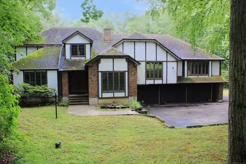 11 Michael Cir, Oxford, CT 06478