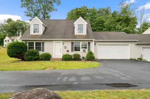 27 Crawford Ln #27, Groton, CT 06340