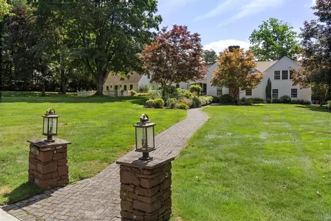 133 Main St, Farmington, CT 06032