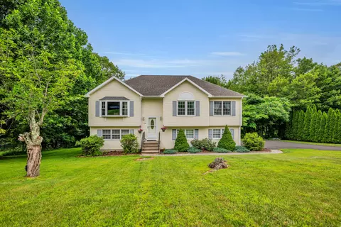 114 Tiffany Ln, Bristol, CT 06010