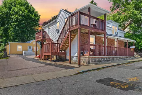 9 Blackhall Ct, New London, CT 06320